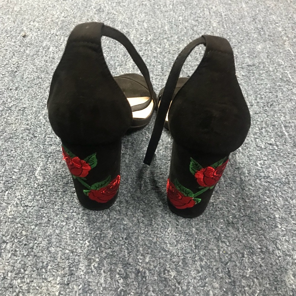 Shoes - Picture 2 of 4